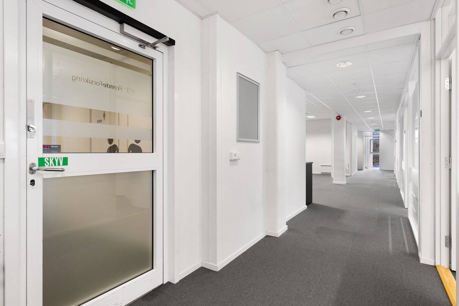 Inngangsparti til de ledige lokalene i 3. etg. BTA 310 m².