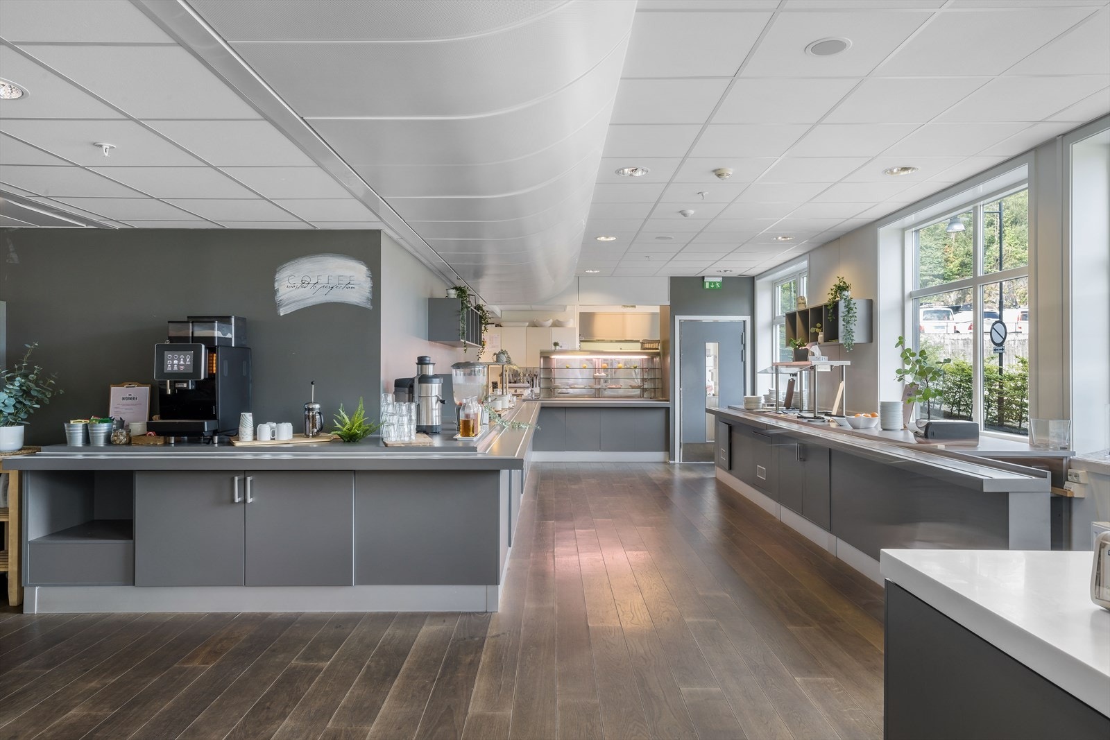 Bygget har felles kantine for leietakerne drevet av Toma.