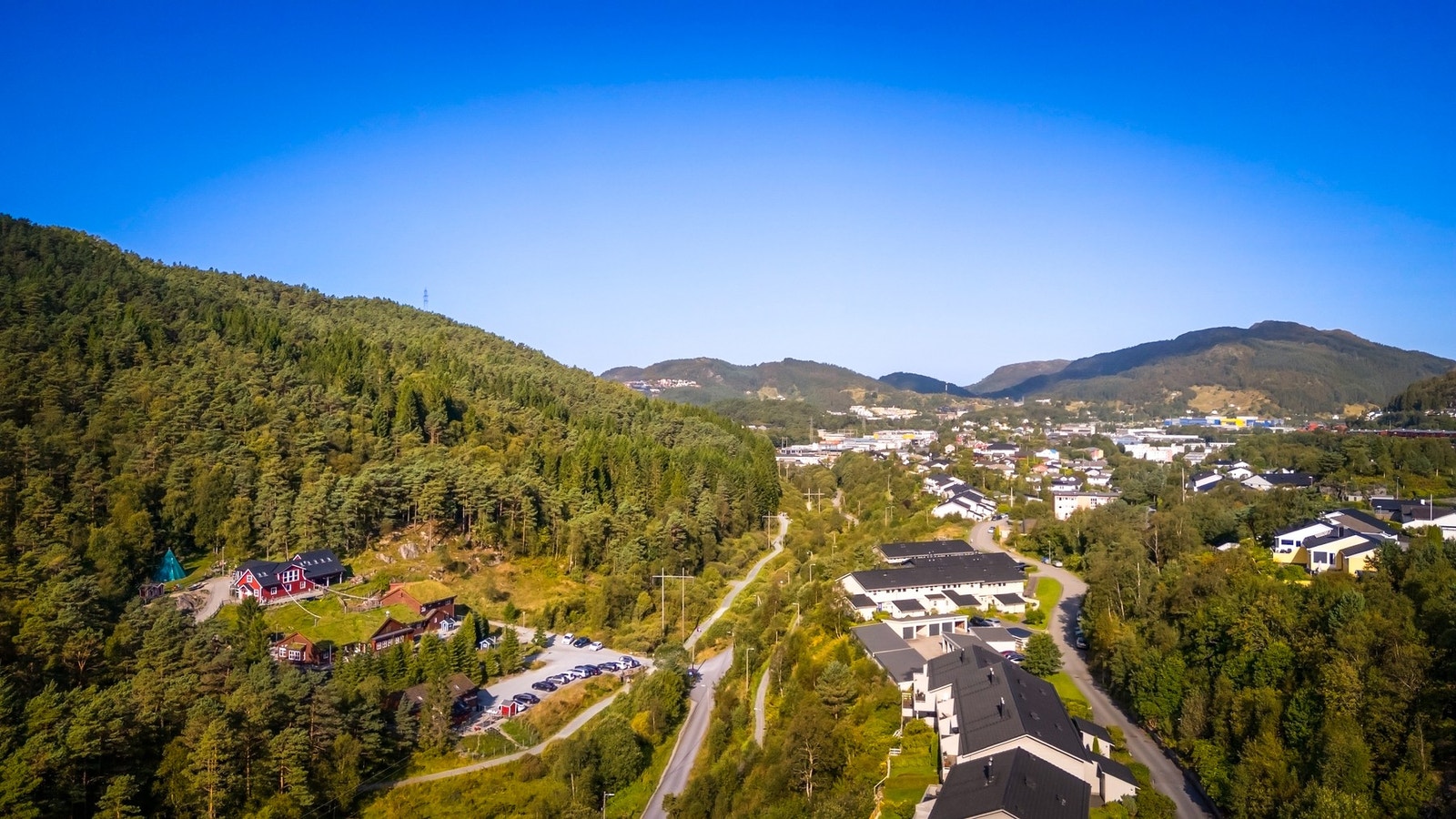 Populær gårdsbarnehage er en av naboene som bidrar til et idyllisk boområde Galleribilde
