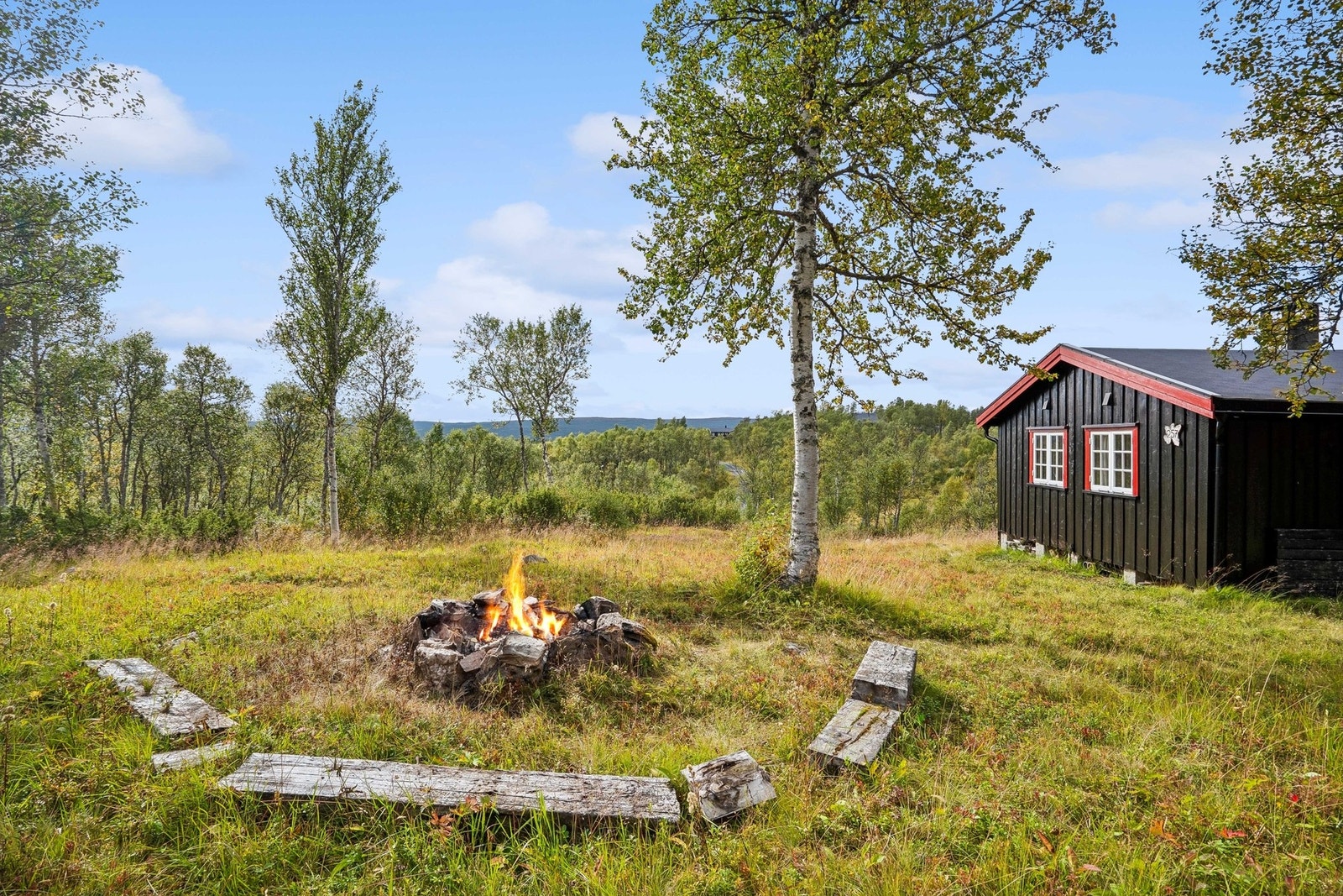 Hyttetunet består av hytte på 48m², samt et anneks på 14m² med soverom og bod. Galleribilde