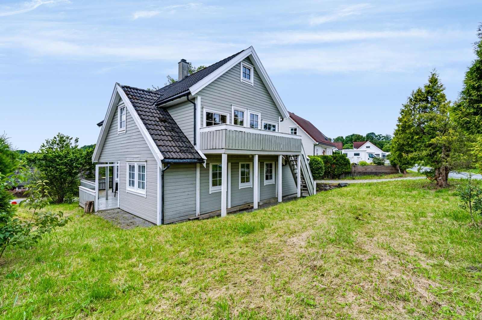 Området er godt egnet for barnefamilier, med kort avstand til skole, barnehager og gode fritidsmuligheter. Galleribilde