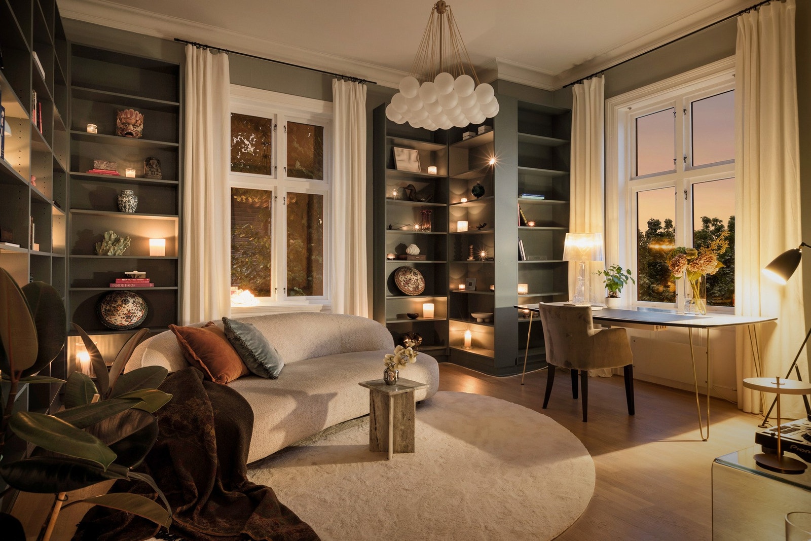 Stemning i biblioteket. Galleribilde