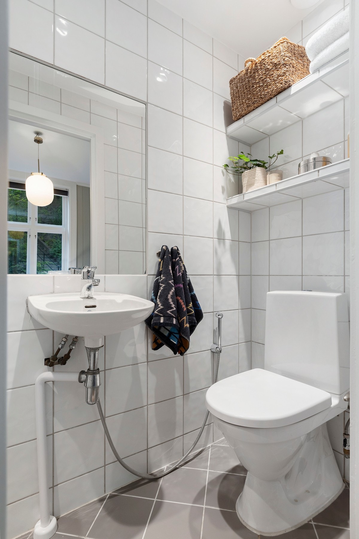Badet i hybeldel. Galleribilde