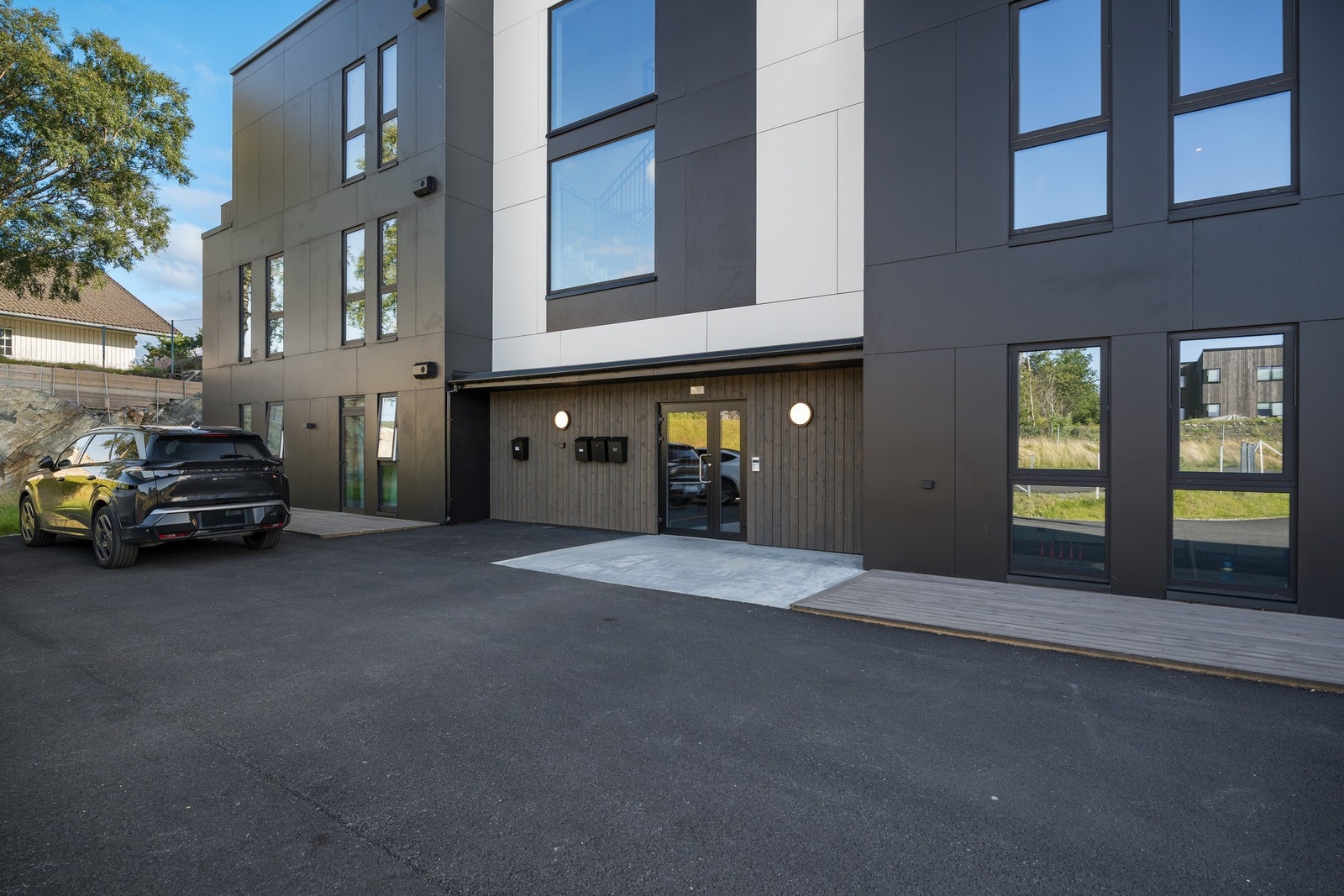 Overbygd inngangsparti. Galleribilde
