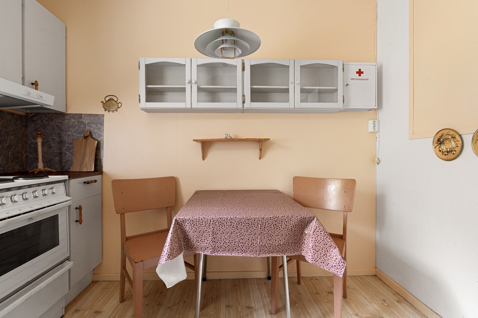 Det er plass til lite kjøkkenbord.