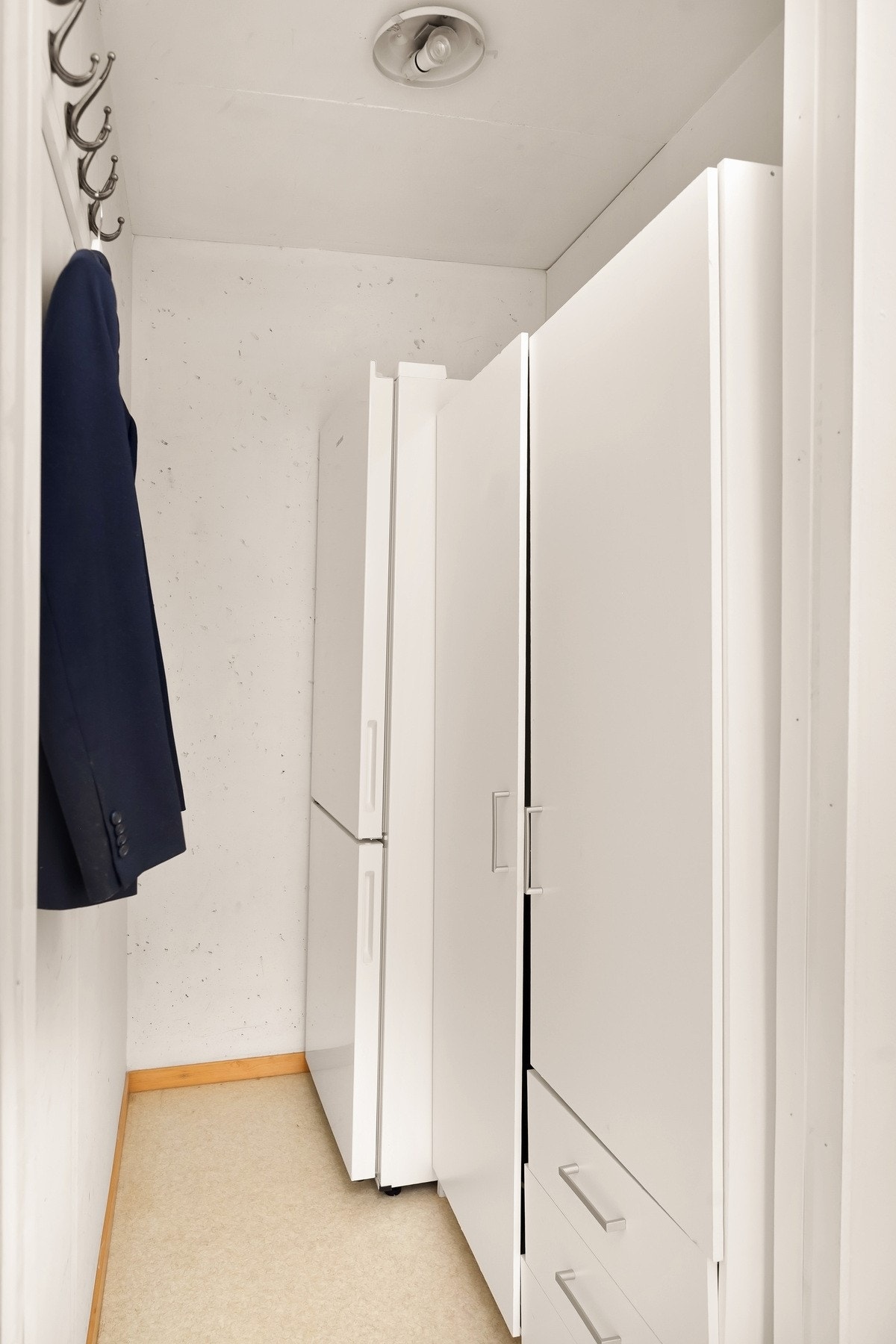 Ved inngangspartiet er det en praktisk bod. Her kan man lage et walk-in closet Galleribilde