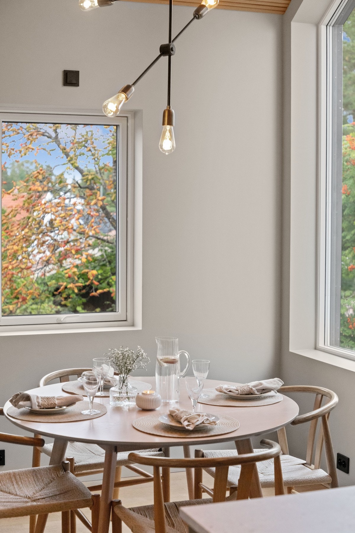 Her er det god plass til å dekke bordet for flere enn familien. Galleribilde