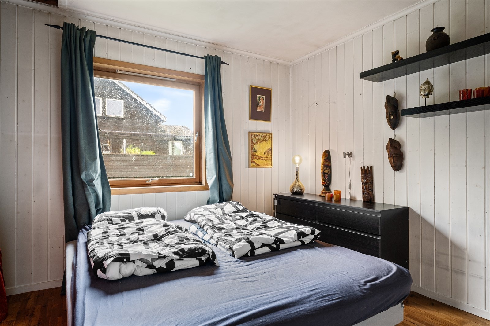 Ett av flere soverom gir godt med sengeplasser. Galleribilde