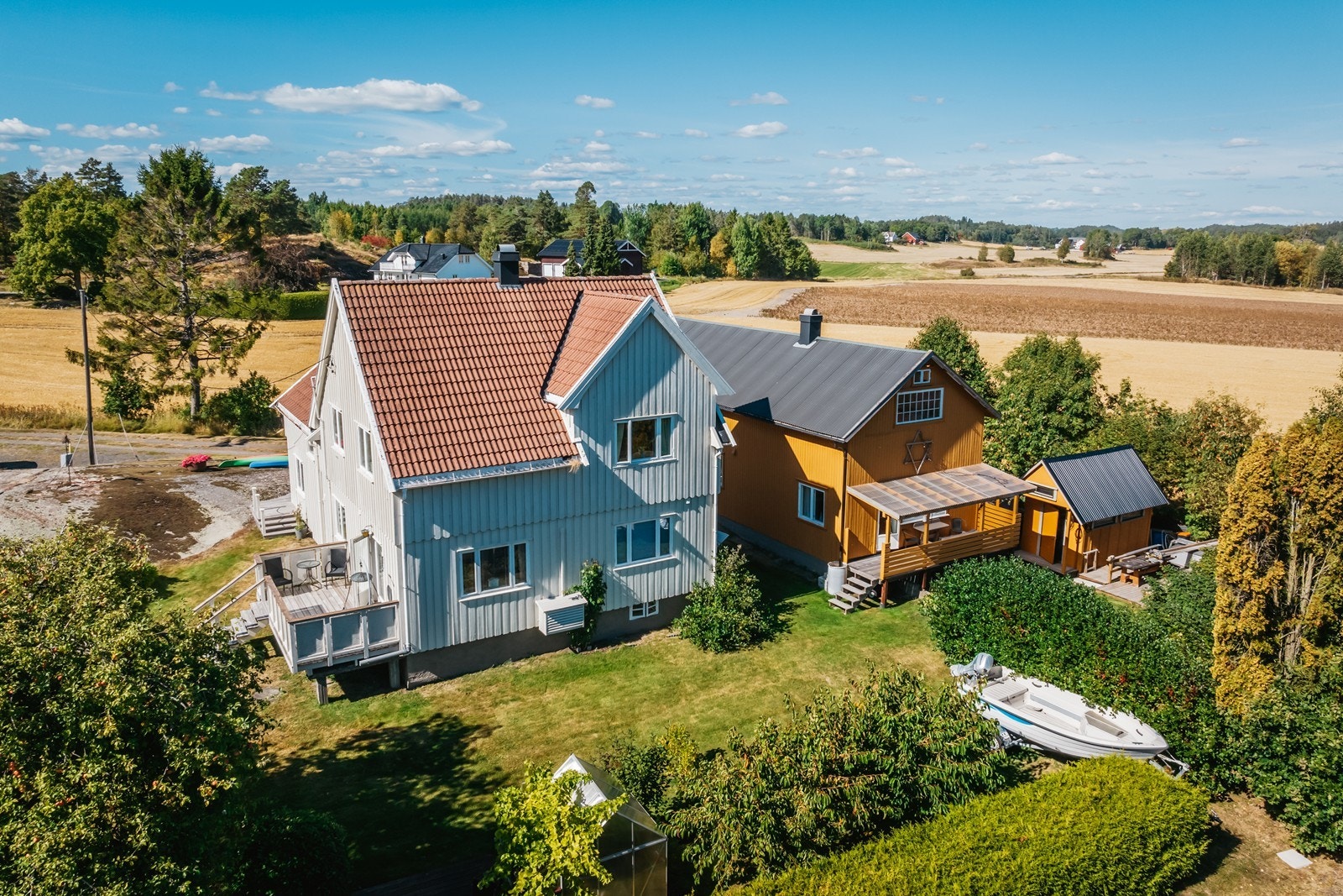 Her får du den gode følelsen av å bo på landet, samtidig som Larvik sentrum kun er en kort biltur unna. Galleribilde