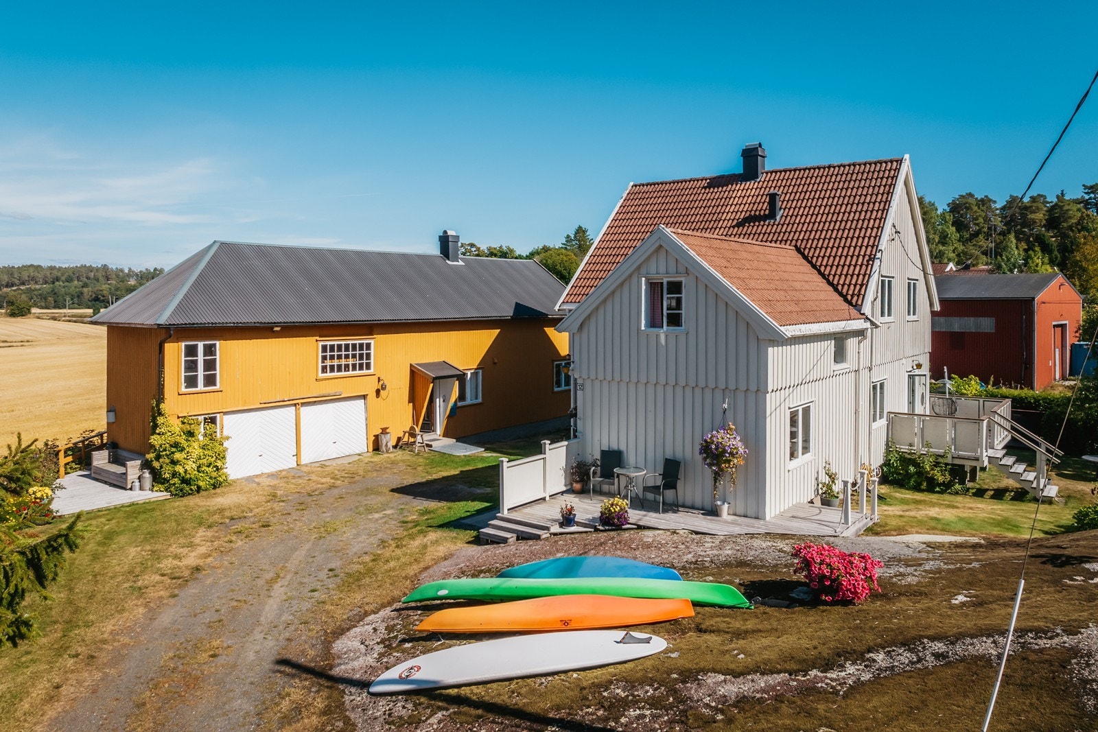 Kort vei fra kaffekoppen på terrassen, til kajakken på vannet! Galleribilde
