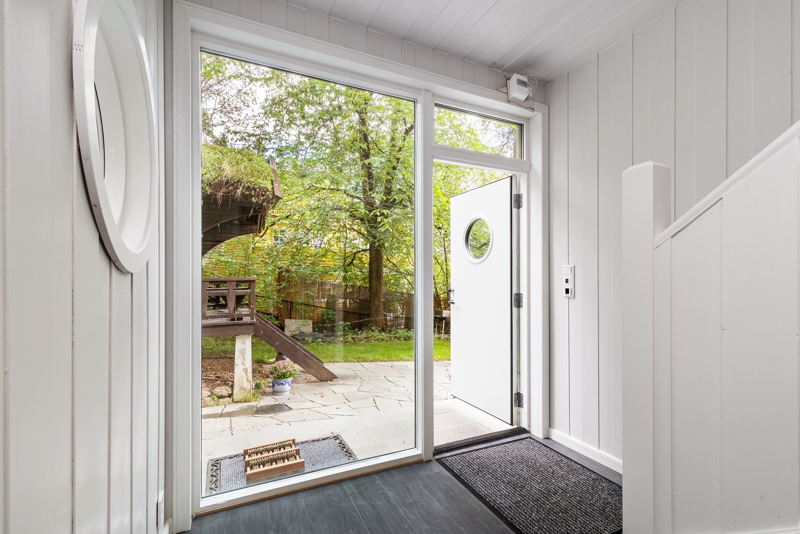 Romslig inngangsparti. Galleribilde