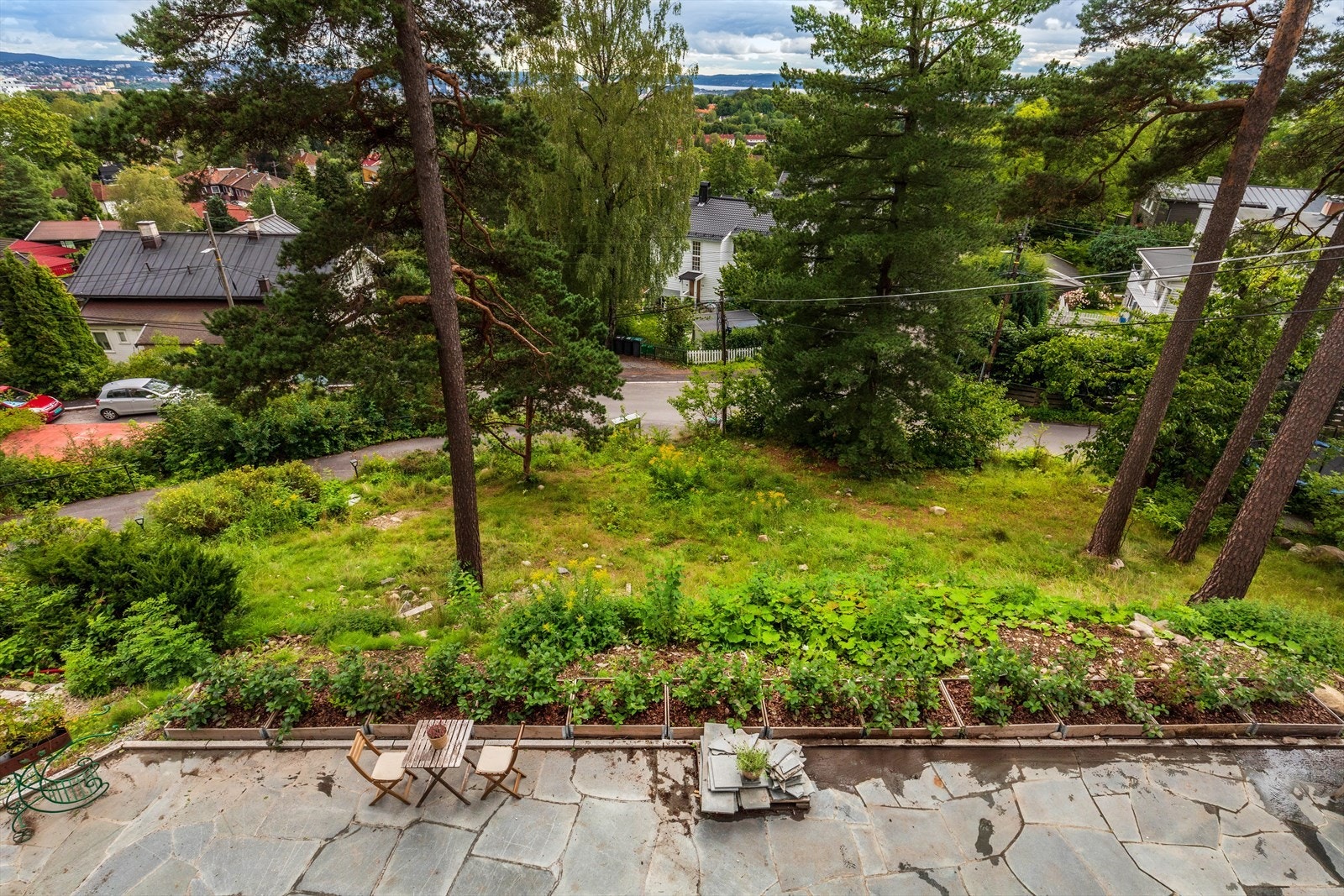 Kongleveien 17 - en attraktiv og familievennlig adresse i et veletablert og populært boligområde på Nordberg. Her bor du med nærhet til Nordmarka og Sognsvann - et eldorado for små og store turelskere året rundt. Galleribilde
