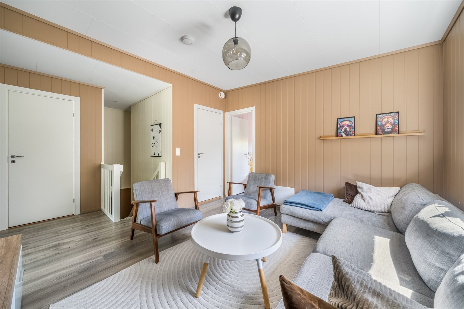 I andre etasje møtes du av en loftstue ved trappeoppgangen. Galleribilde