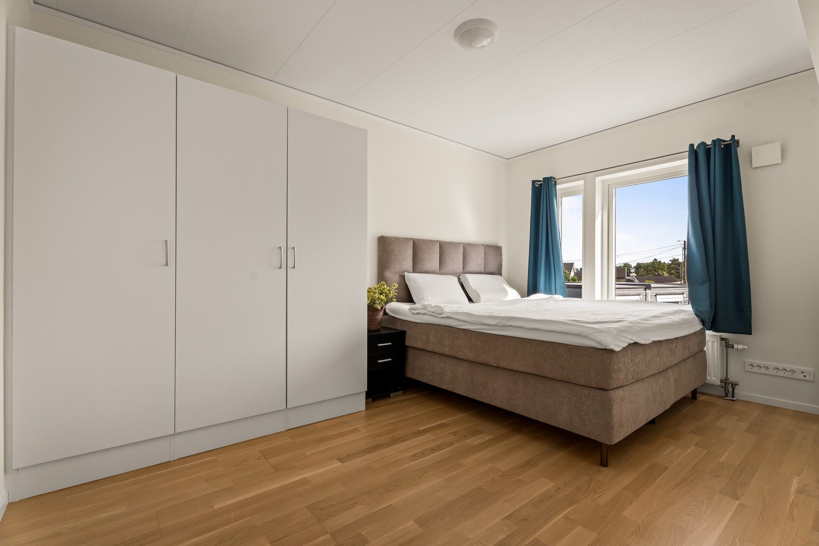 God plass til garderobeskap. Galleribilde