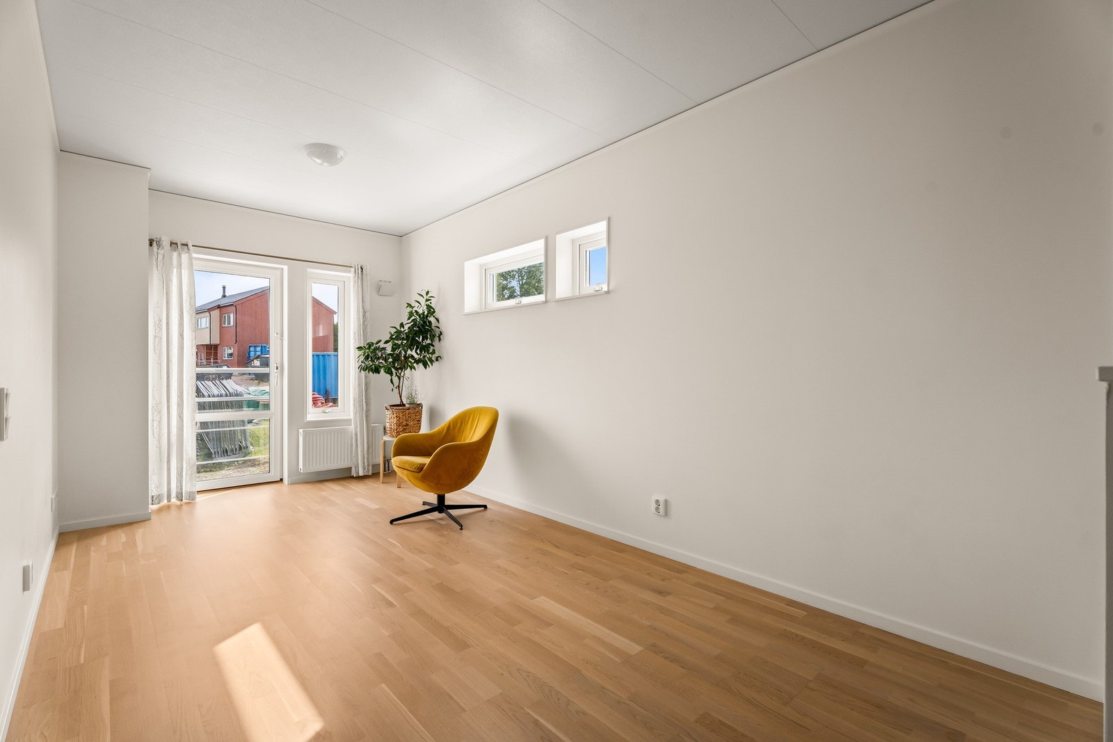 Fin ekstra stue i 2. etasje. Stue og trapperom er målt til ca 22 kvadrat, så her får man enkelt plass til en god sofakrok. Galleribilde