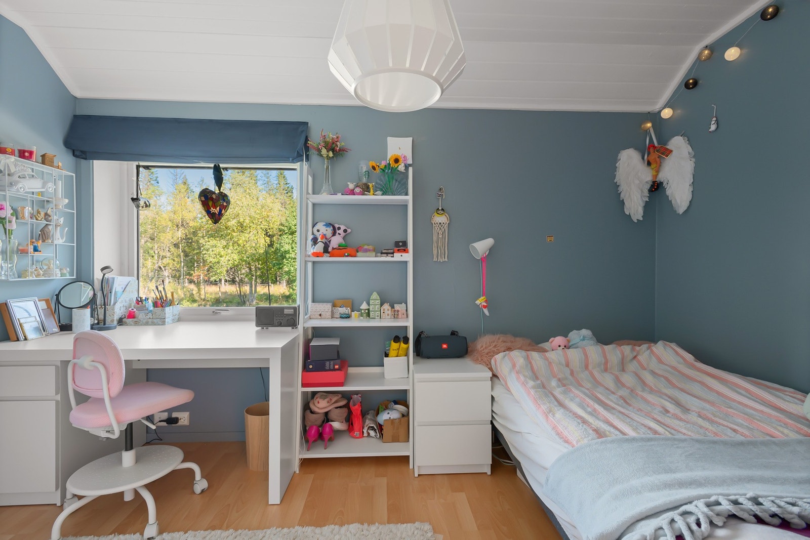 Soverommene har god plass til seng, garderobe og arbeidsplass. Galleribilde