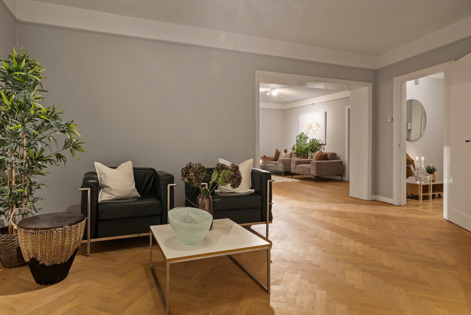 Fra stuen og gangen kommer man inn i peisstuen. Galleribilde