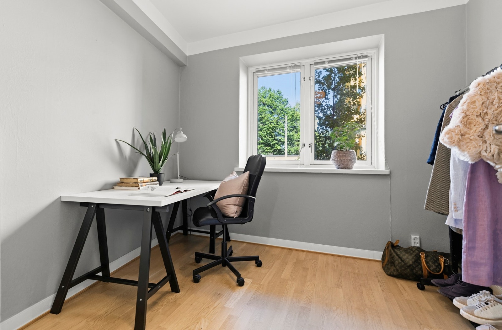 Soverom som i dag er brukt som kontor og oppbevaringsrom. Galleribilde