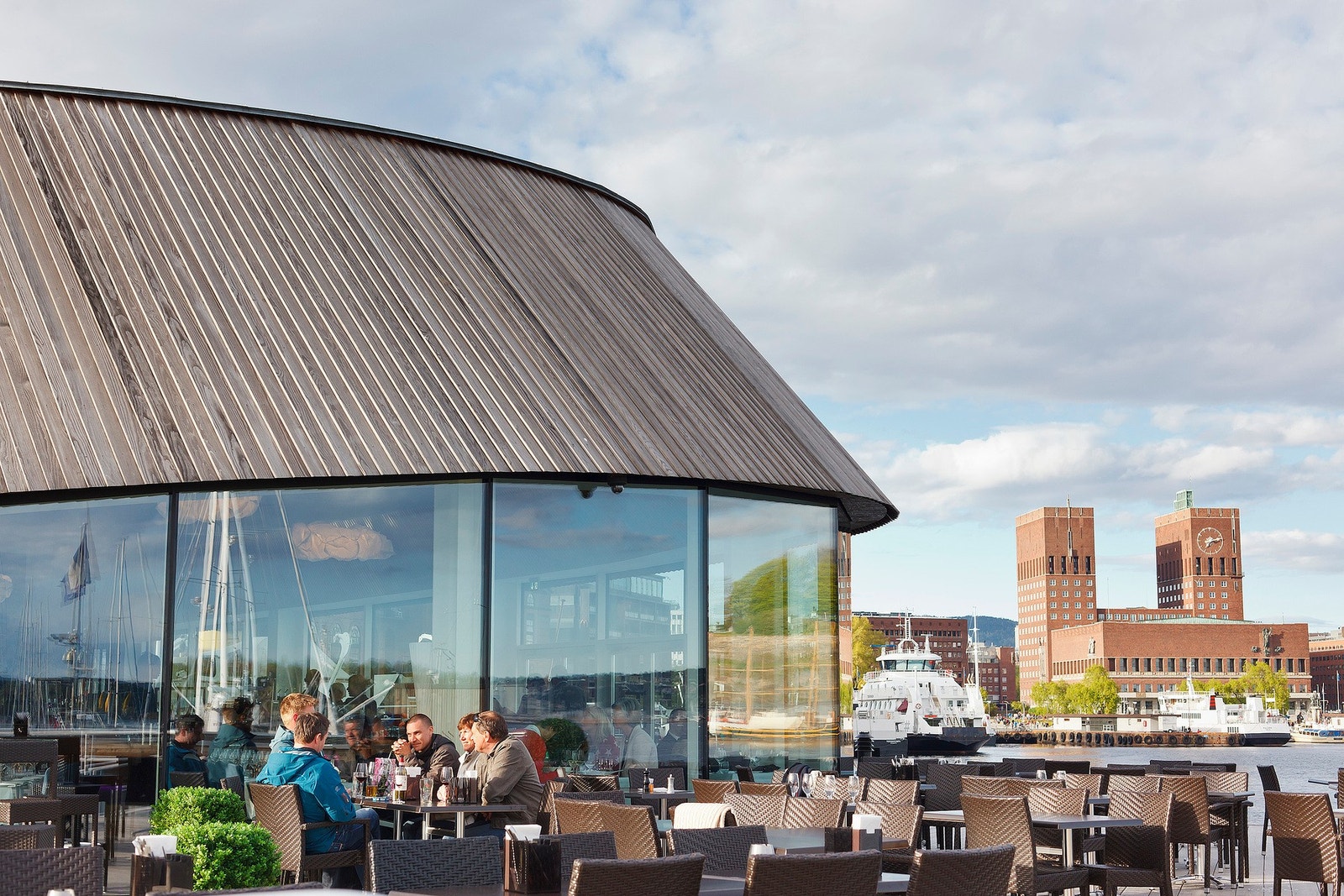 Sykkelavstand til Aker Brygge og Tjuvholmen som byr på moderne arkitektur, god mat og populære uteserveringer Galleribilde