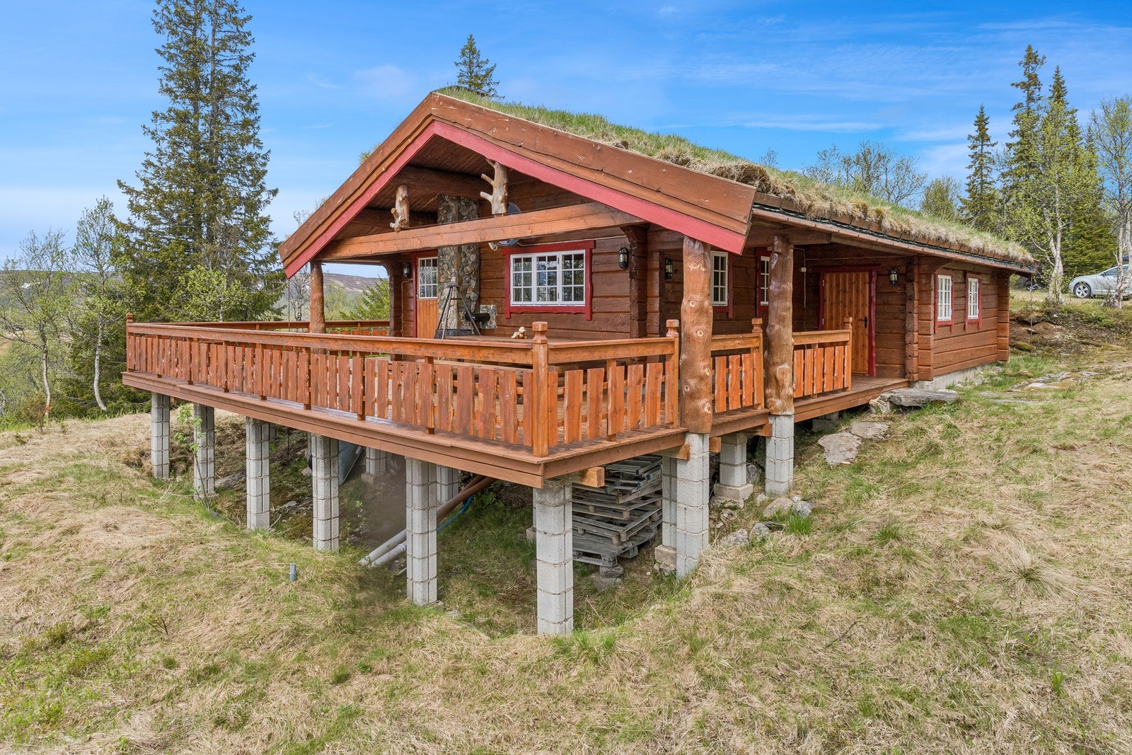 Gode muligheter for et aktivt friluftsliv med turterreng, fiskevann og flotte naturopplevelser like utenfor døren. Galleribilde