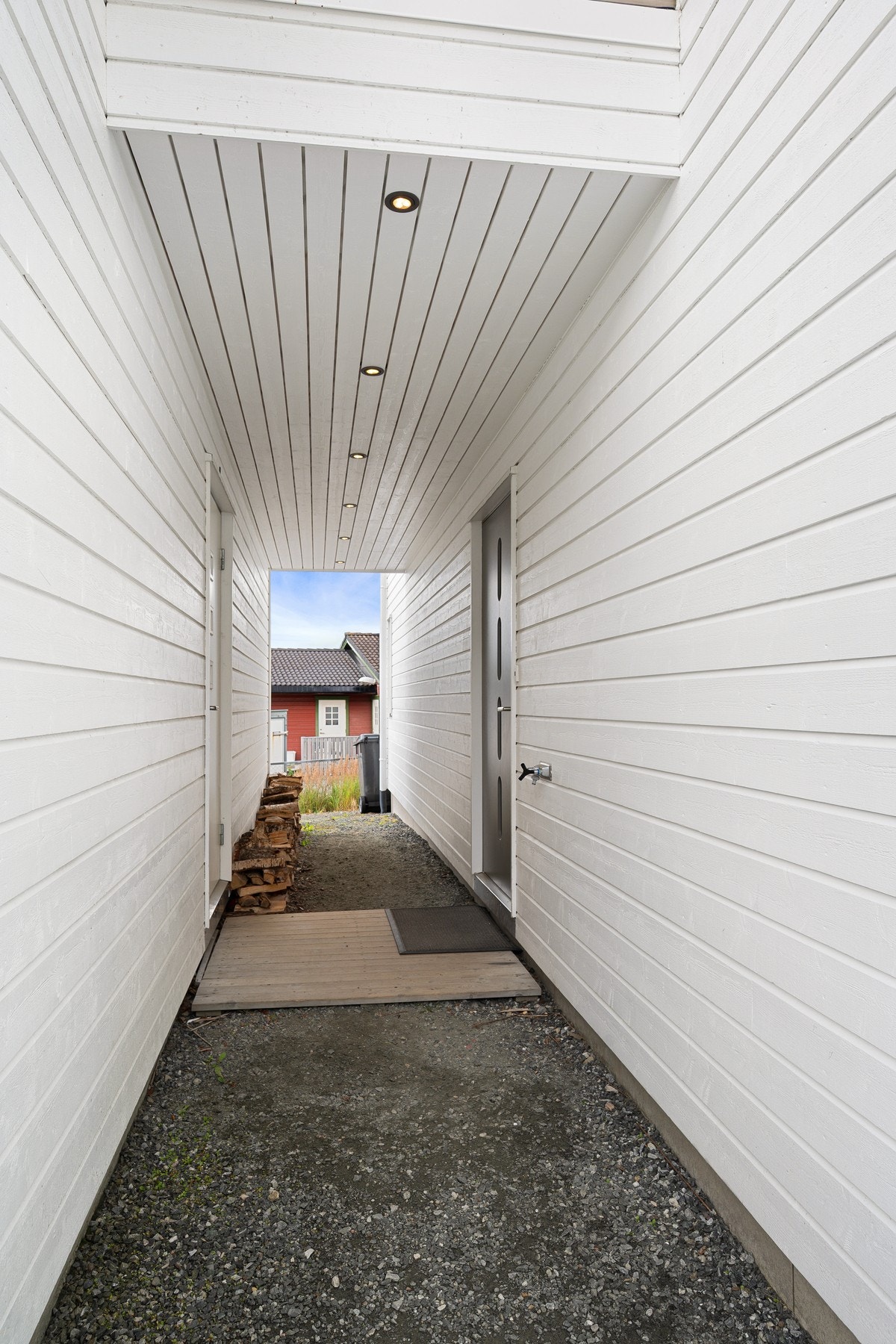 Overbygg mellom carporten og boligen - en detalj du vil sette pris på i vinterhalvåret Galleribilde