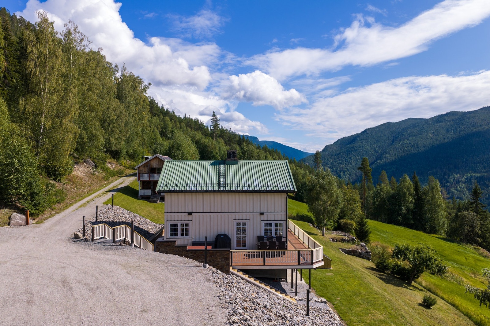 Eiendommen har et beregnet areal på ca. 52 daa fordelt på tre teiger. Galleribilde