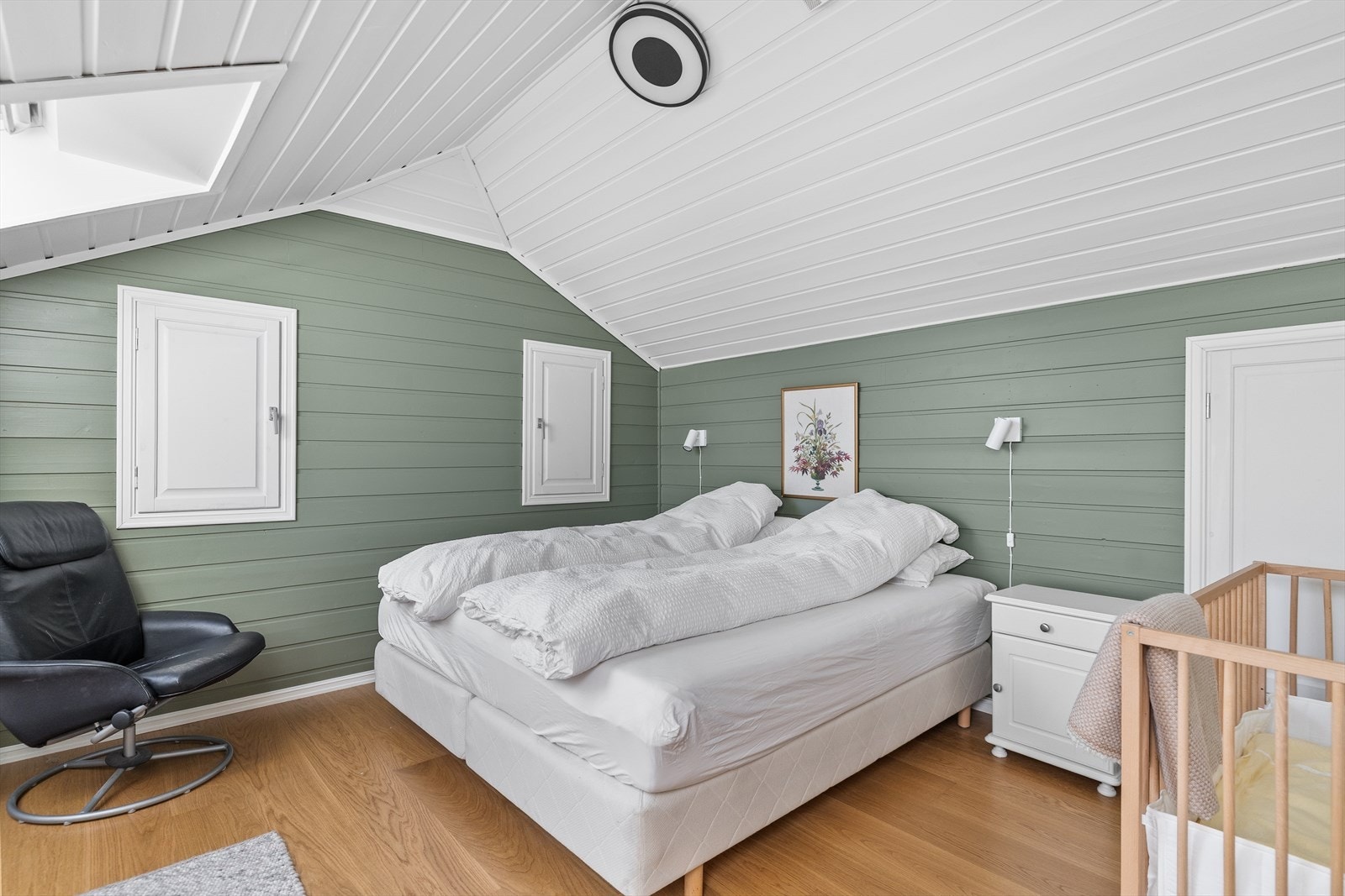 Her har man også luker inn til kaldloft med plass til lagring. Galleribilde