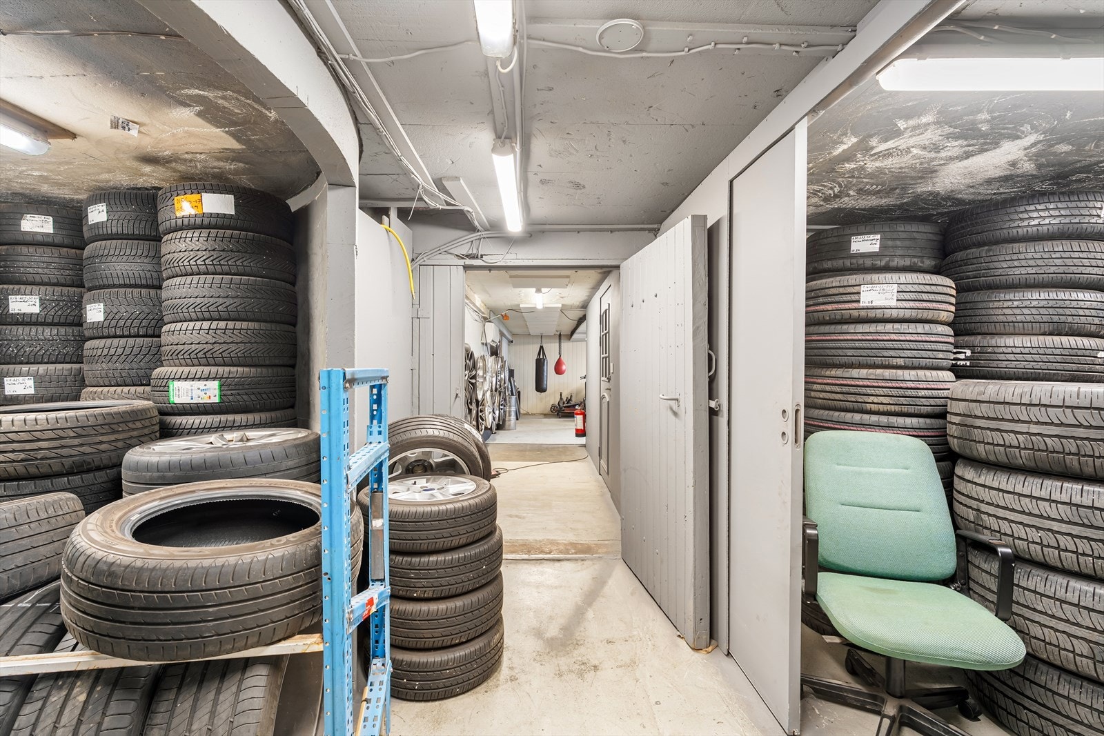 Lagerrom. Galleribilde