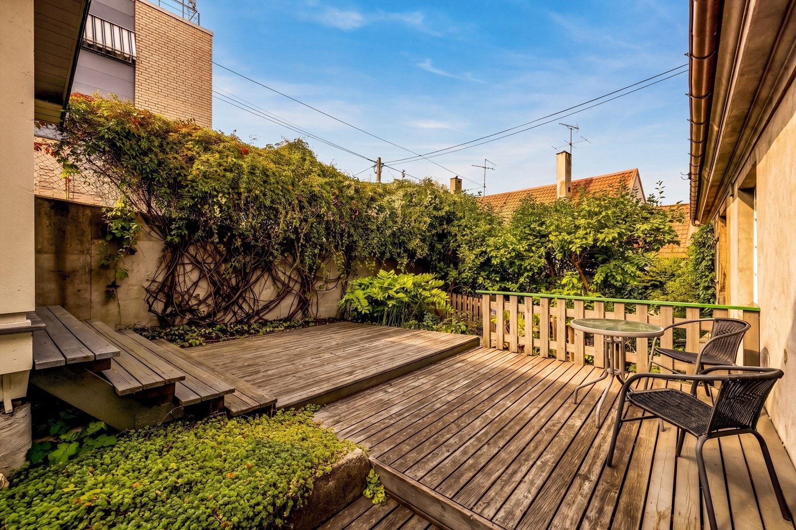 Terrasse på baksiden av huset på ca. 12 kvm. Galleribilde