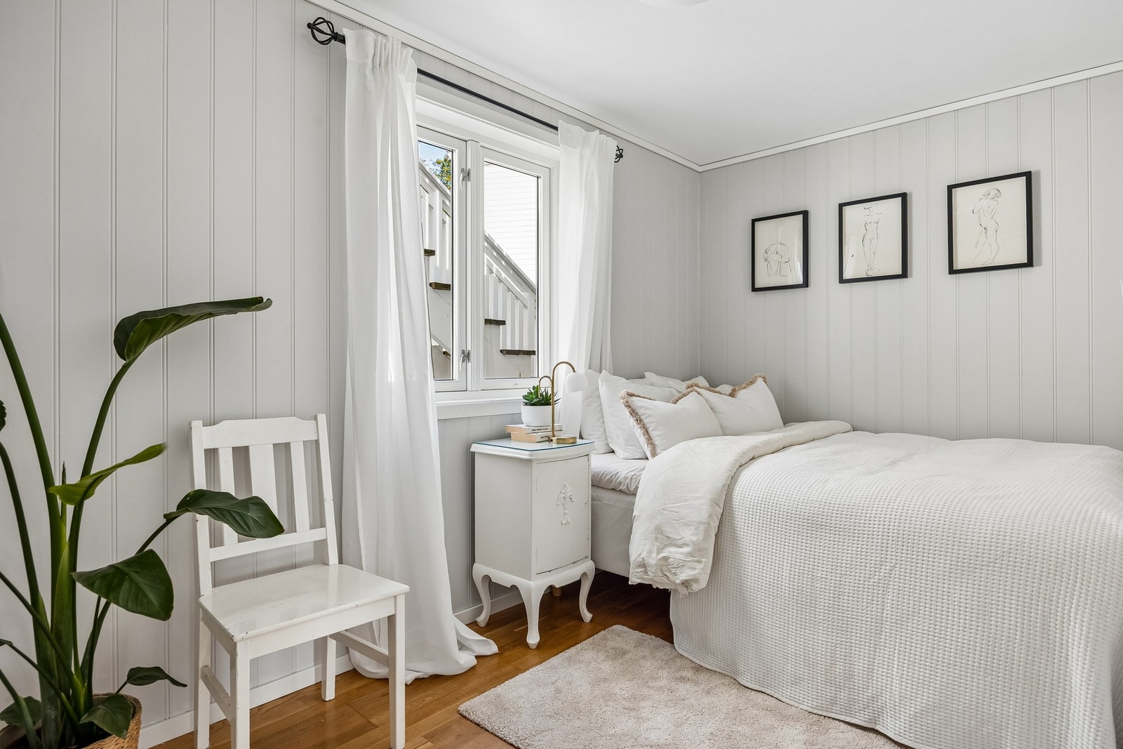 Soverom som fremstår lyst og innbydende. Galleribilde