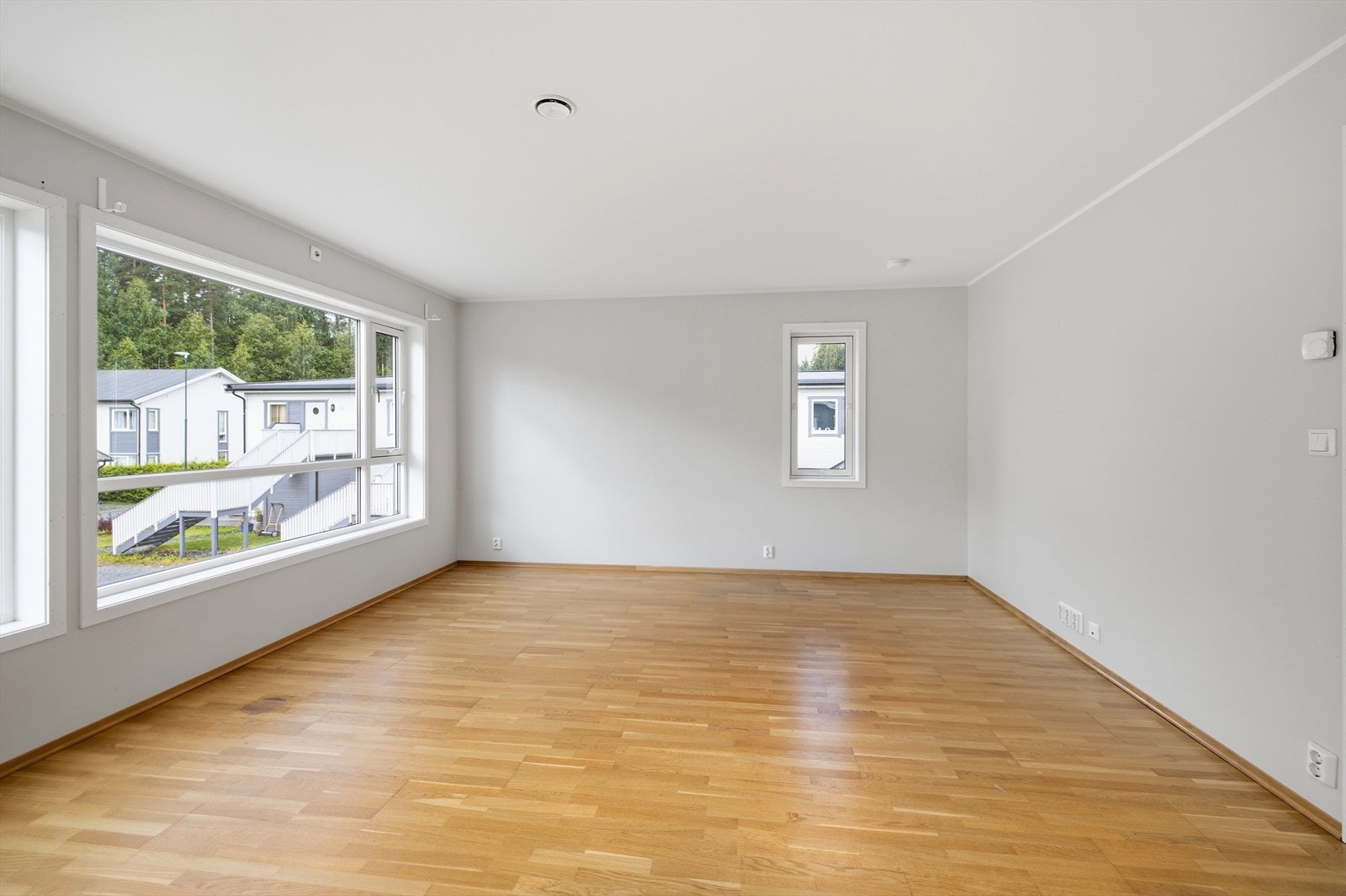 Lyse og nøytrale overflater gjør det enkelt å sette sitt eget preg på leiligheten. Galleribilde