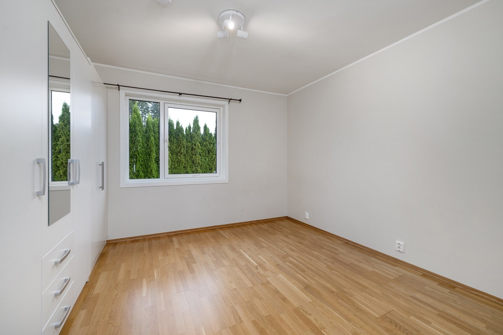 Soverommet vender ut mot rolige omgivelser. Galleribilde