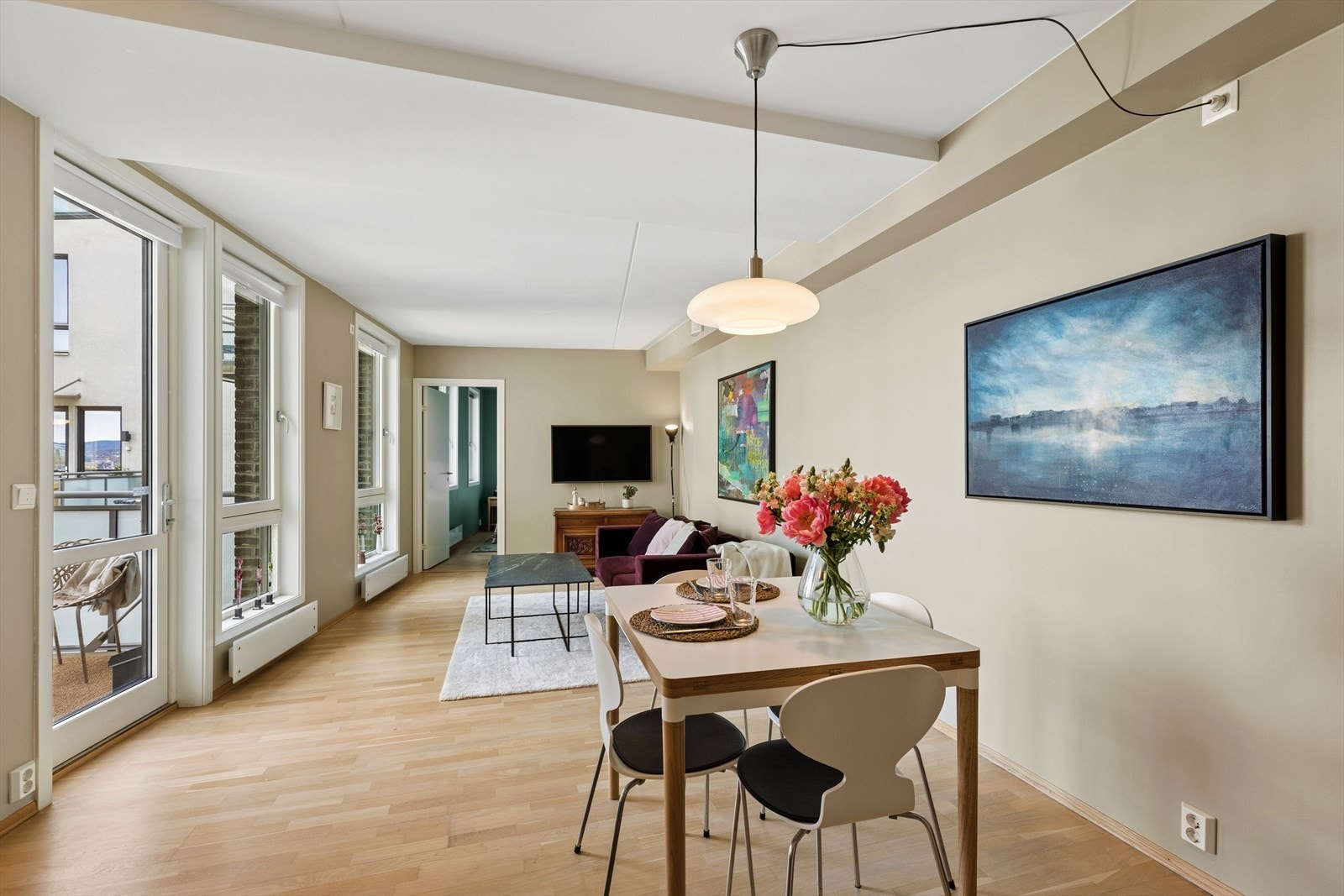 en lys og moderne 2-roms selveierleilighet med attraktiv beliggenhet på populære Ekebergskrenten Galleribilde