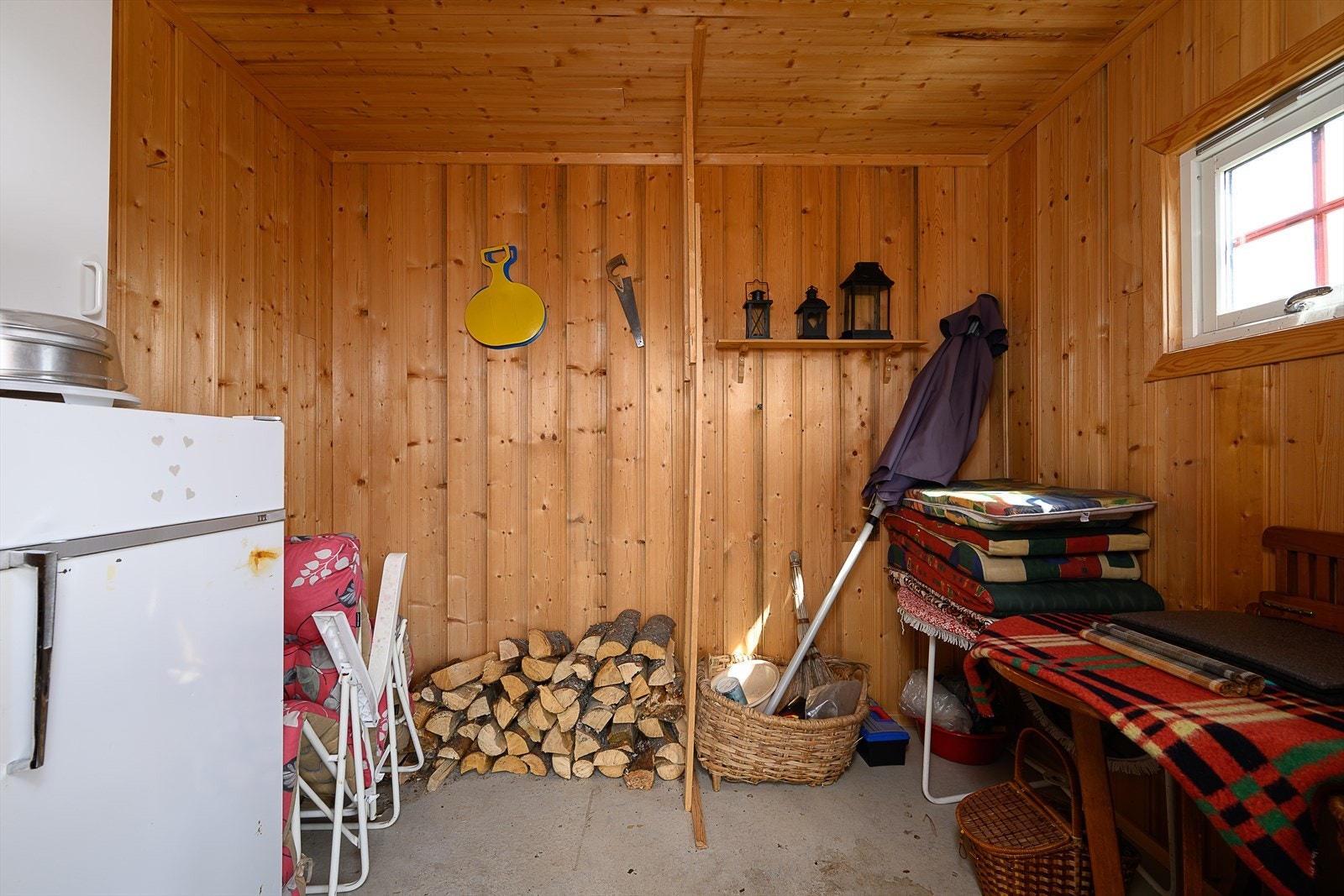 Praktisk innvendig bod for lagring. Galleribilde