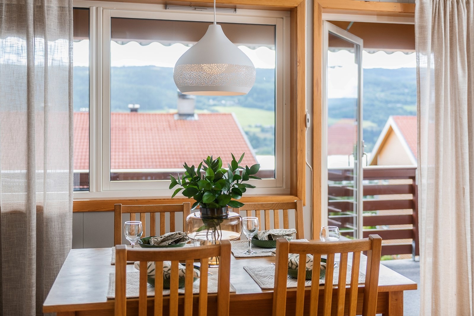 Utsikt fra spiseplassen. Galleribilde