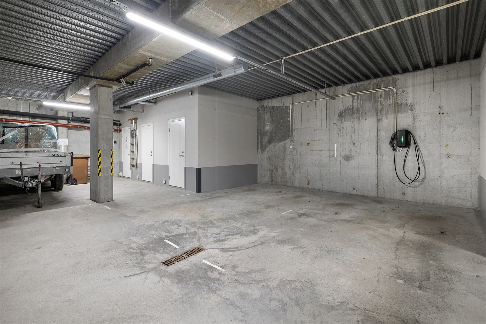 Egen garasjeplass på ca. 14 m² i felles parkeringskjeller. Galleribilde