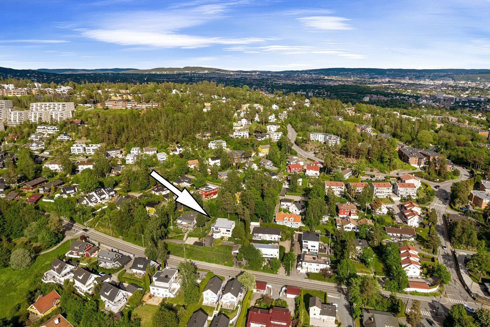 Boligen ligger tilbaketrukket, men svært sentralt. Galleribilde