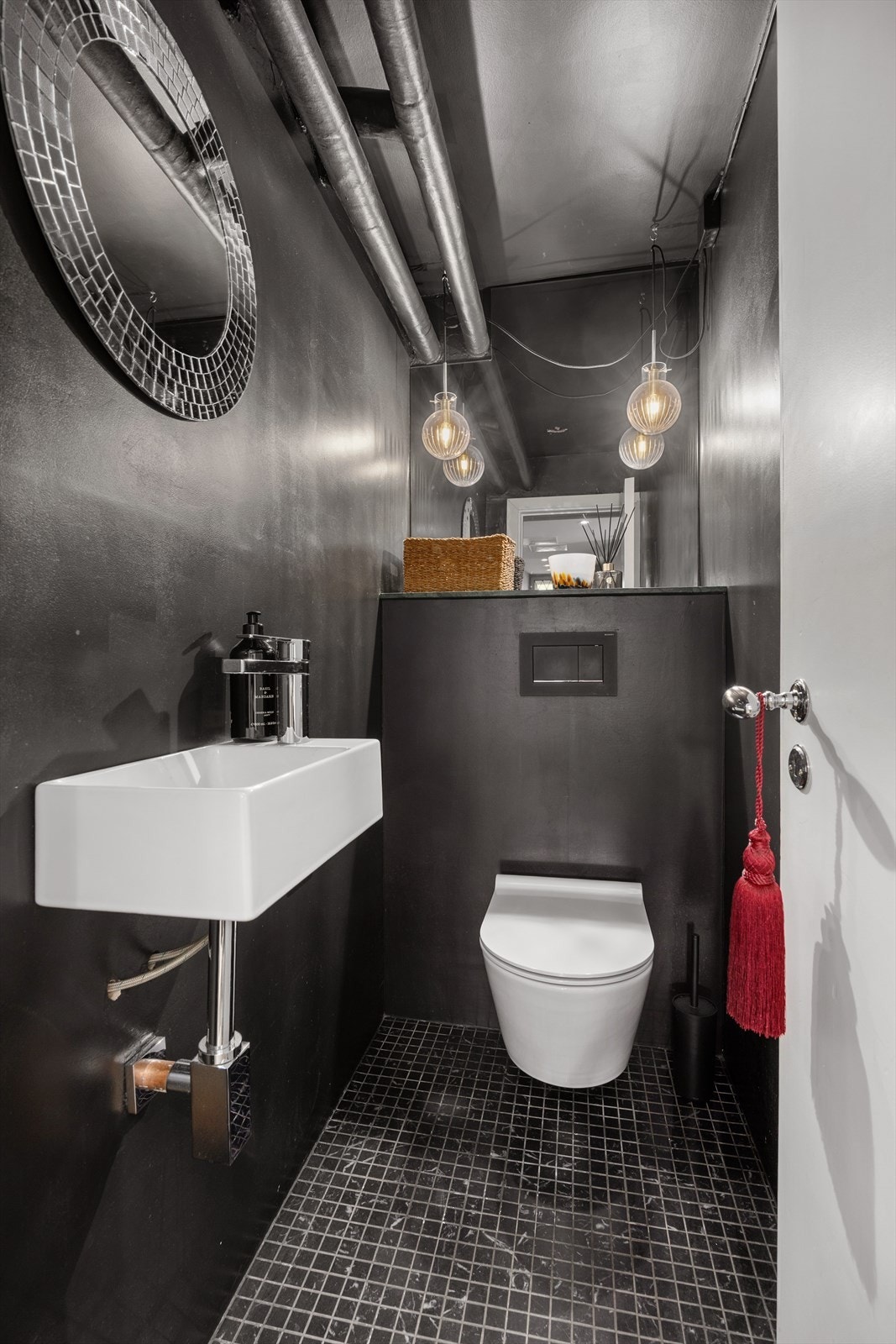 Pent og moderne WC-rom som ble renovert i 2020. Galleribilde