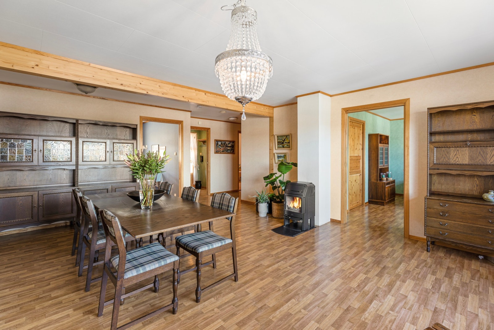 God plass til flere sittegrupper. Galleribilde