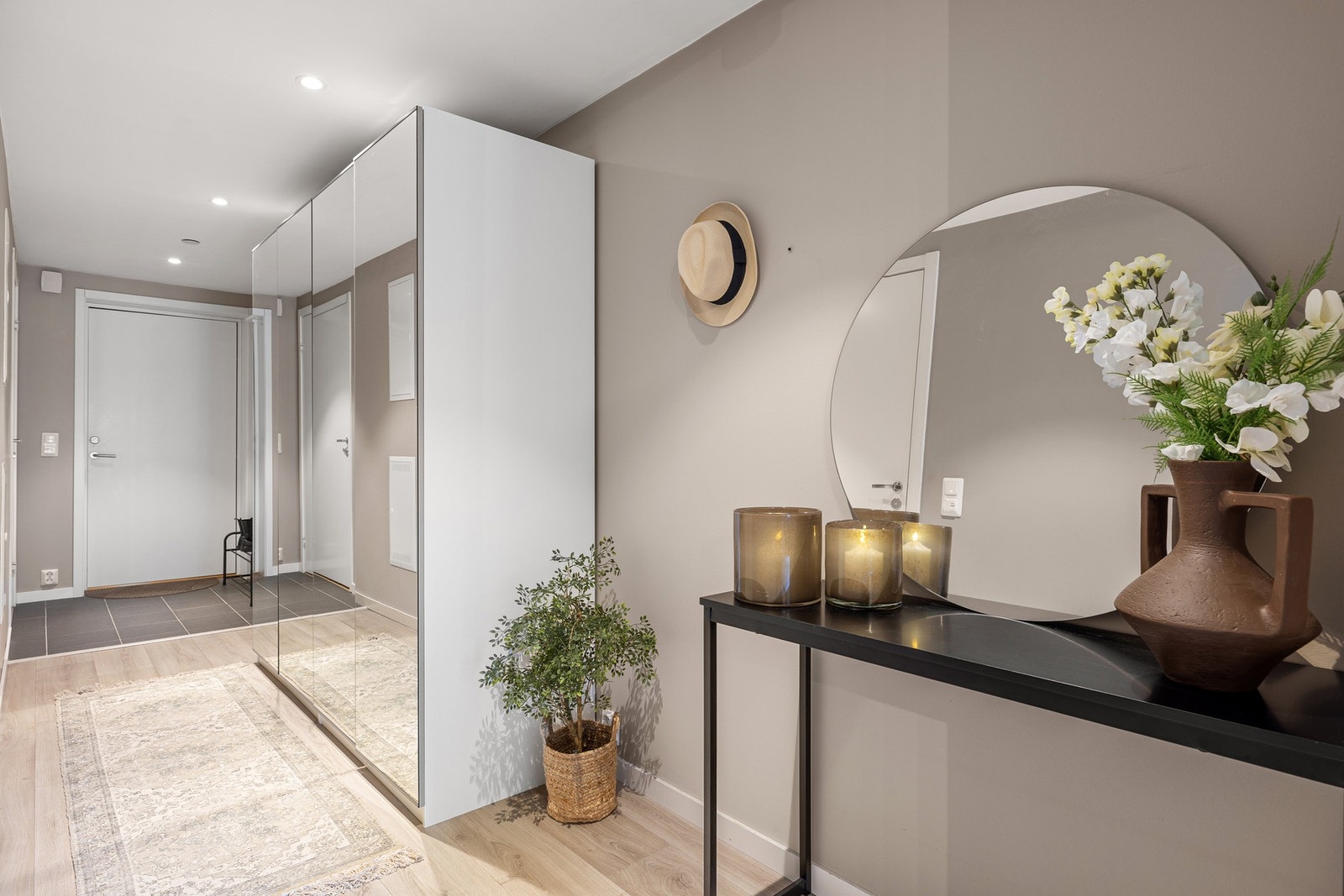 Mellom kjøkkenet og entréen er det plass til å innrede etter egne behov. Galleribilde