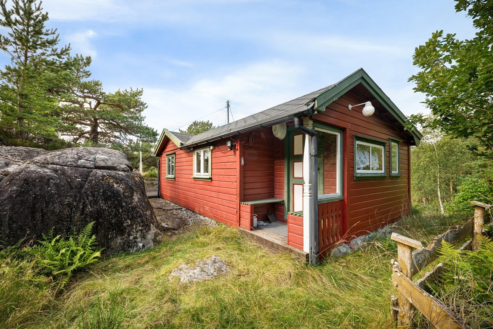 Eiendomsmegler 1 v/Oline Normann presenterer: Usjenert fritidseiendom med stor naturtomt på ca. 4,8 mål | Fredelig beliggenhet ved Nordavatnet | Moderniseringsbehov. Foto: Stian Dirdal Galleribilde