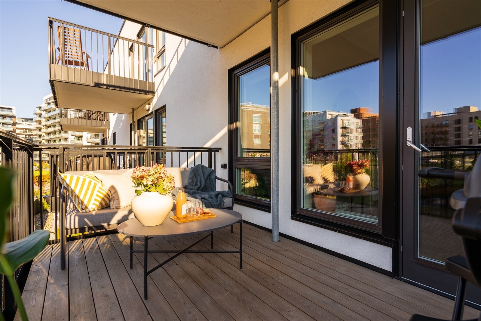 Koselig, overbygget balkong på ca. 7 m² med beliggenhet mot nordvest. Galleribilde