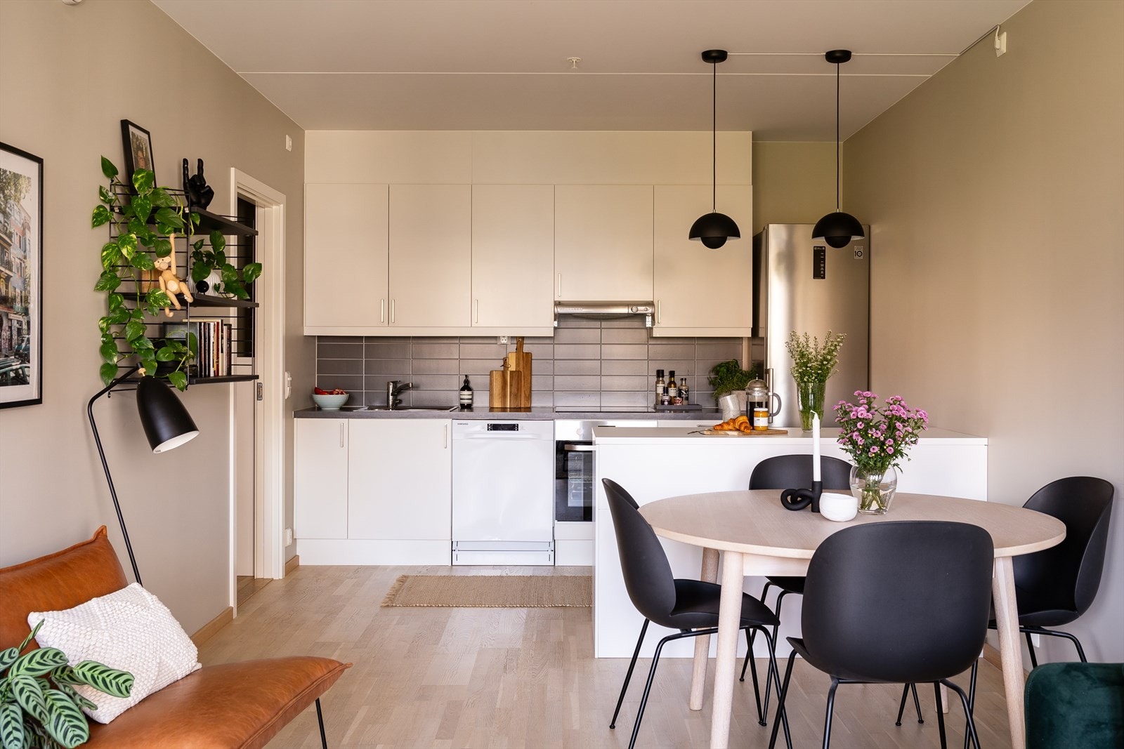 God plass til spisebord for hyggelige sammenkomster. Galleribilde