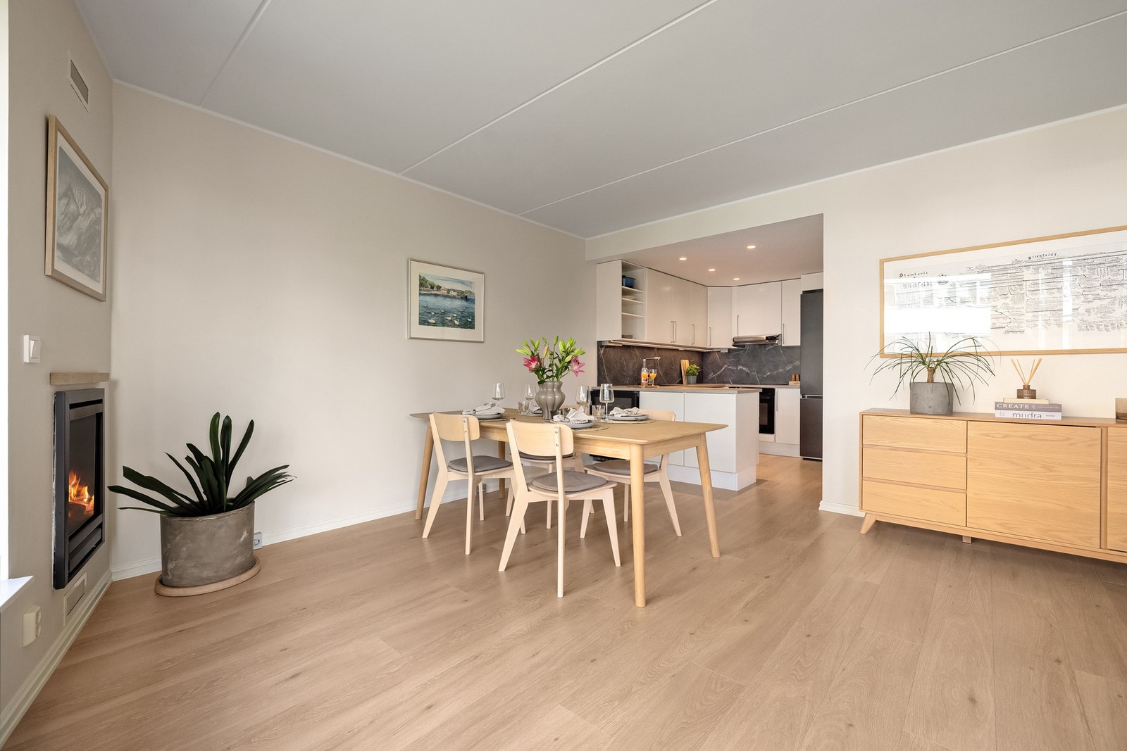 Hele stuen er nymalt i år. Galleribilde
