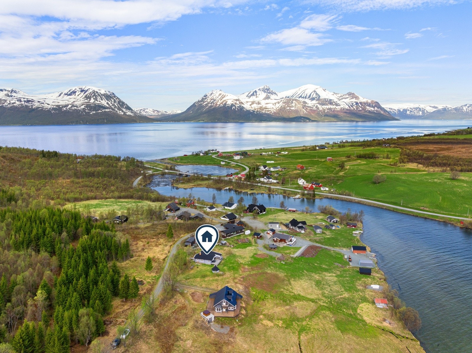 Jægervatnet er et yndet og populært område og fiskevann. Her kan du bruke båt om sommeren, og vinterstid tråkkes det skispor.