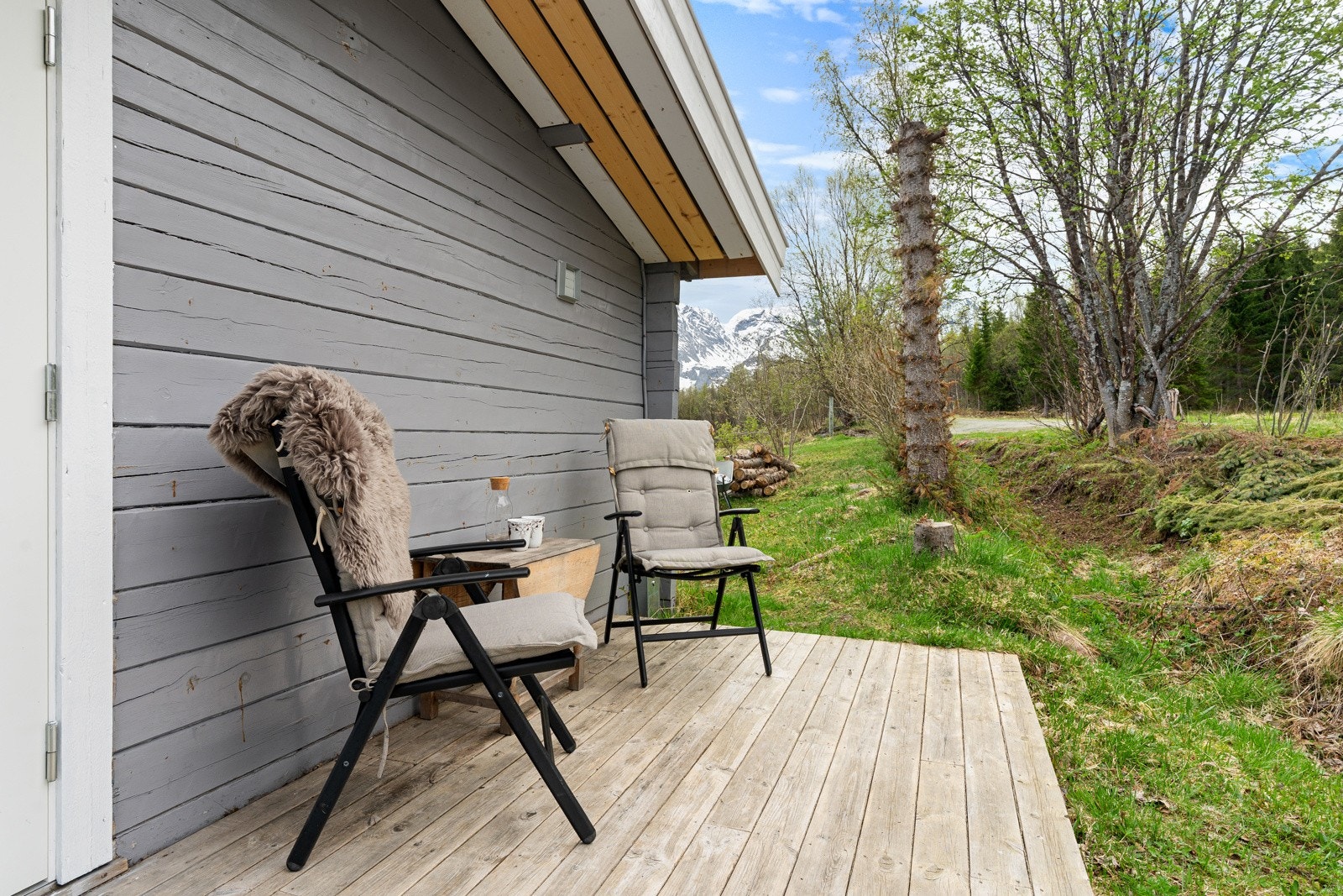 Terrasse ved inngangsparti.