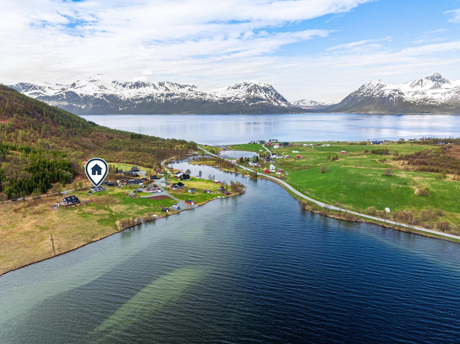 Flotte turmuligheter sommer og vinter med nærhet til toppturer, lysløyper, scooterløyper og gode fiske- og friluftsmuligheter.