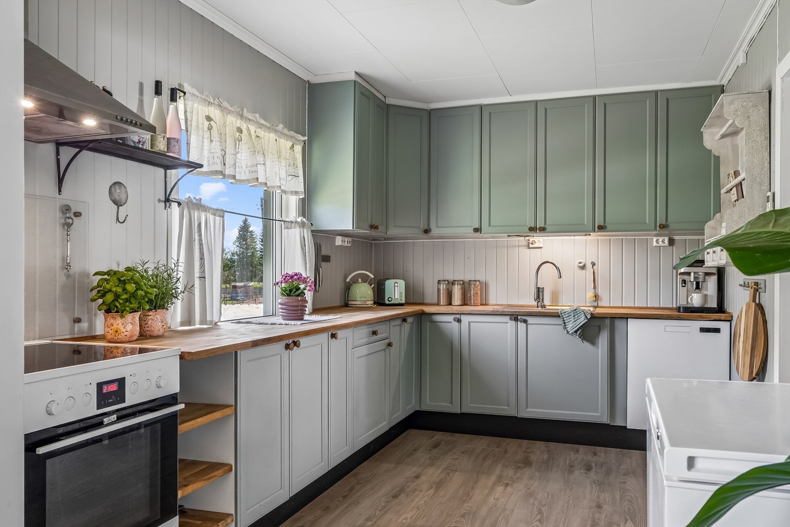 Velkommen inn! Kjøkken og bad renovert i 2021. Galleribilde