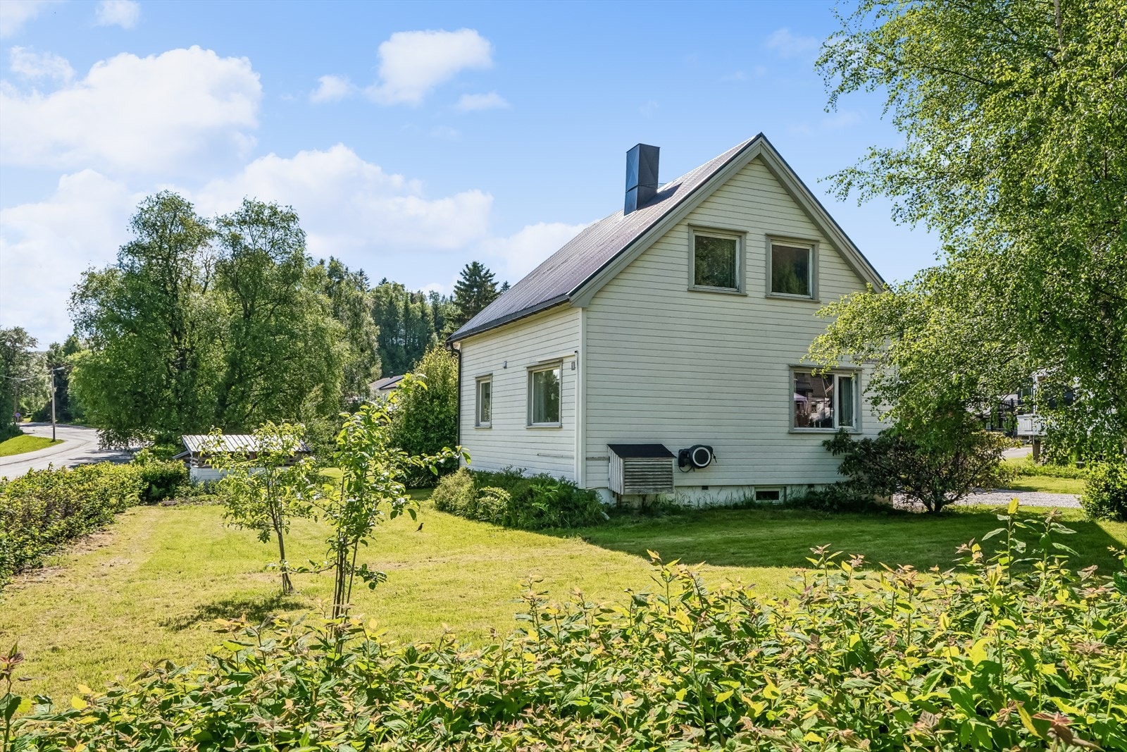 Lettstelt flat tomt. Galleribilde