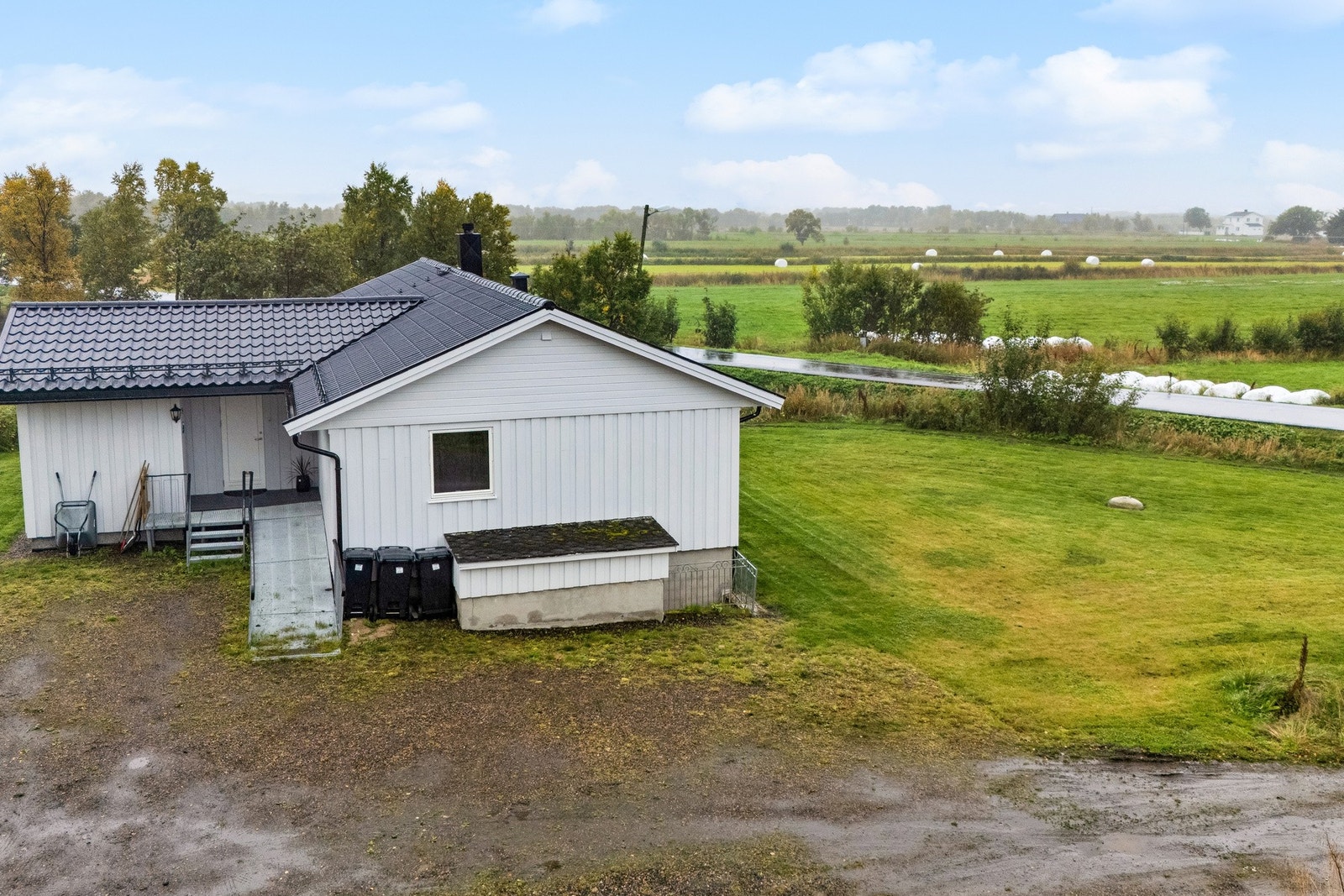 Dreneringen rundt hele grunnmuren ble utbedret i 2023. Galleribilde